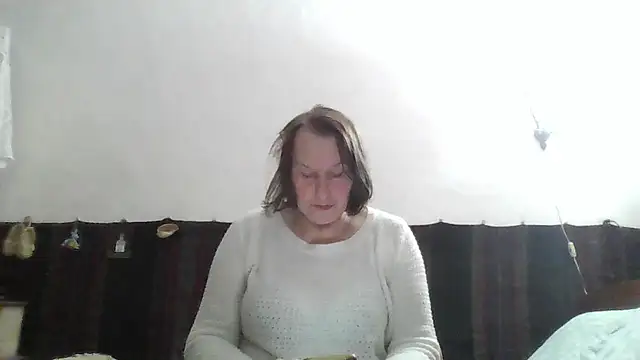 Snapshot of AnnaLive570 chatting on 04/04/26, 02:21 AnnaLive570 online show from 04/04/26, 02:21