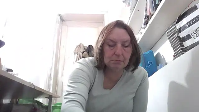 Snapshot of AnnaLive570 chatting on 04/14/26, 11:49 AnnaLive570 online show from 04/14/26, 11:49