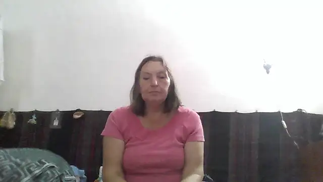 Snapshot of AnnaLive570 chatting on 06/12/26, 03:33 AnnaLive570 online show from 06/12/26, 03:33