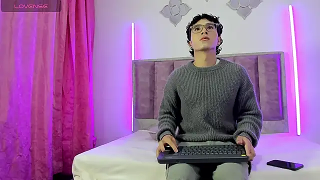 0anonimo bottom1 online show from 09/15/25, 12:38