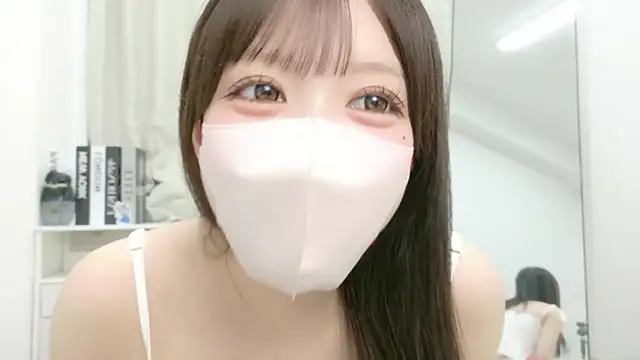 Snapshot of roachan_ chatting on 07/17/26, 01:40 roachan online show from 07/17/26, 01:40