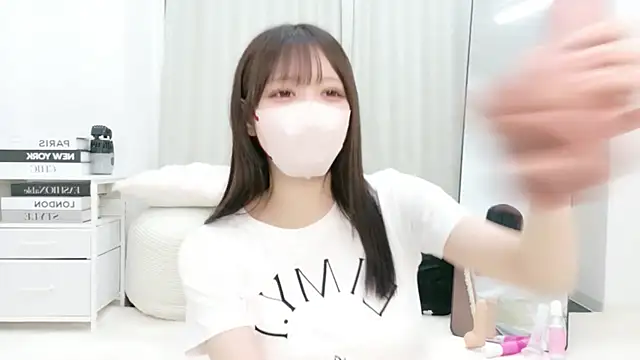 Snapshot of roachan_ chatting on 07/30/26, 01:43 roachan online show from 07/30/26, 01:43