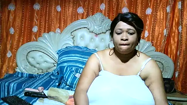 BUSTY QUEEEN online show from 10/01/25, 10:38