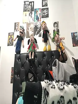 Snapshot of elpeluchenegroxxx3 chatting on 11/19/25, 08:31 elpeluchenegroxxx3 online show from 11/19/25, 08:31