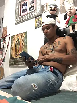 Snapshot of elpeluchenegroxxx3 chatting on 02/10/26, 02:04 elpeluchenegroxxx3 online show from 02/10/26, 02:04