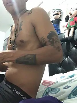 Snapshot of elpeluchenegroxxx3 chatting on 02/27/26, 04:01 elpeluchenegroxxx3 online show from 02/27/26, 04:01