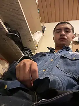 Snapshot of lonewolt chatting on 09/11/25, 11:54 lonewolt online show from 09/11/25, 11:54