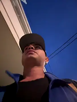 Snapshot of lonewolt chatting on 09/16/25, 10:27 lonewolt online show from 09/16/25, 10:27