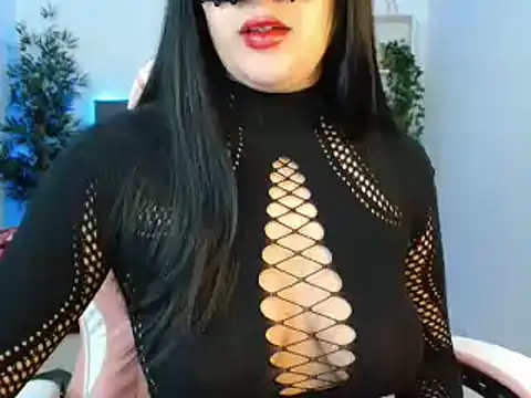 Snapshot of luna_san0 chatting on 10/30/25, 05:46 luna san0 online show from 10/30/25, 05:46