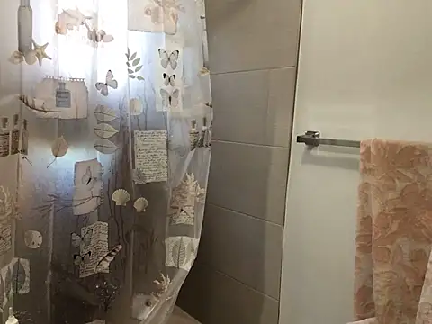 littyleesh1 online show from 10/10/25, 01:10