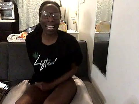 littyleesh1 online show from 12/01/25, 10:37