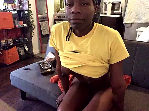 Snapshot of littyleesh1 chatting on 01/16/26, 02:32 littyleesh1 online show from 01/16/26, 02:32