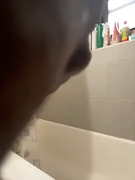 Snapshot of littyleesh1 chatting on 02/22/26, 03:32 littyleesh1 online show from 02/22/26, 03:32