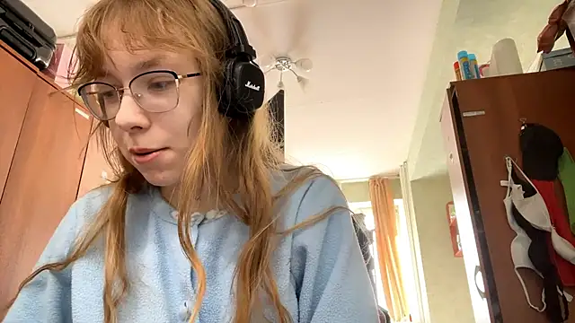 Snapshot of LouieRutt chatting on 09/14/25, 09:52 LouieRutt online show from 09/14/25, 09:52