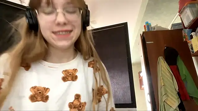 Snapshot of LouieRutt chatting on 09/20/25, 10:38 LouieRutt online show from 09/20/25, 10:38