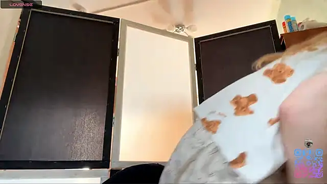 Snapshot of LouieRutt chatting on 09/22/25, 02:08 LouieRutt online show from 09/22/25, 02:08