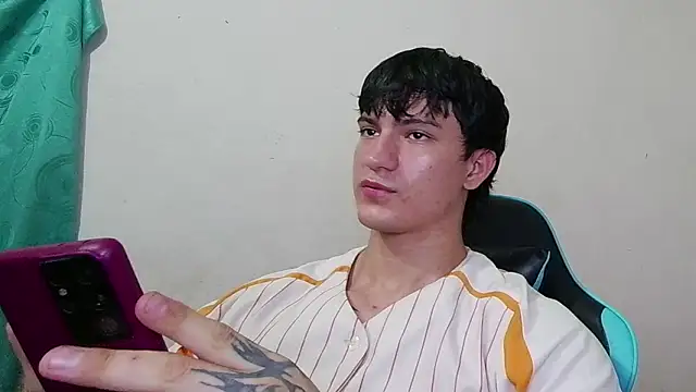 Snapshot of ErickWalton chatting on 03/15/26, 07:14 ErickWalton online show from 03/15/26, 07:14