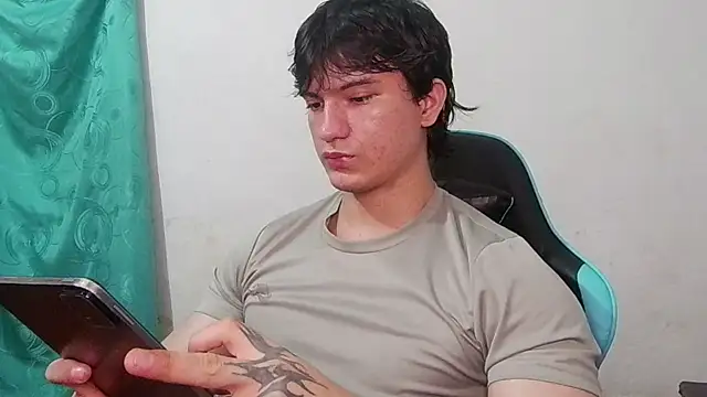 Snapshot of ErickWalton chatting on 04/27/26, 06:00 ErickWalton online show from 04/27/26, 06:00