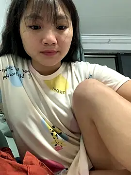 Emlyly-18 online show from 10/11/25, 03:10