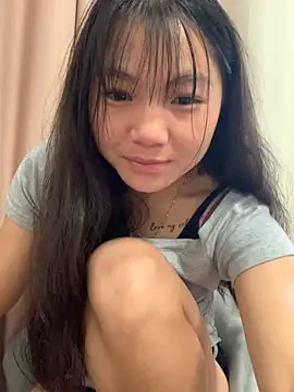 Emlyly-18 online show from 10/13/25, 01:27