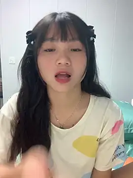 Emlyly-18 online show from 10/16/25, 02:51