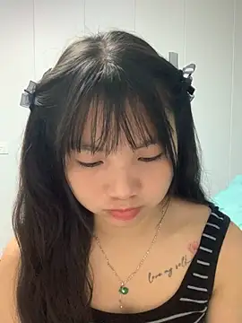 Emlyly-18 online show from 10/17/25, 04:15