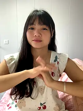 Emlyly-18 online show from 10/23/25, 03:17