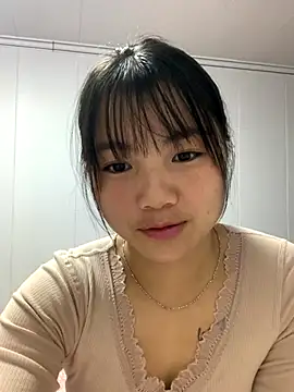 Emlyly-18 online show from 11/07/25, 03:17