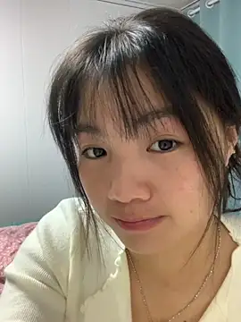 Emlyly-18 online show from 11/13/25, 01:10