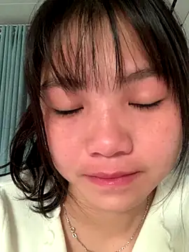 Emlyly-18 online show from 11/14/25, 01:26