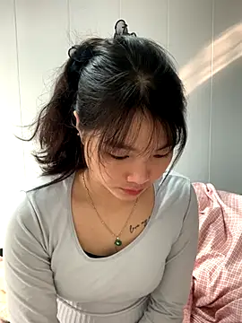 Emlyly-18 online show from 11/15/25, 01:36