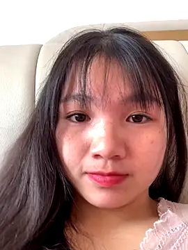 Emlyly-18 online show from 12/14/25, 05:13