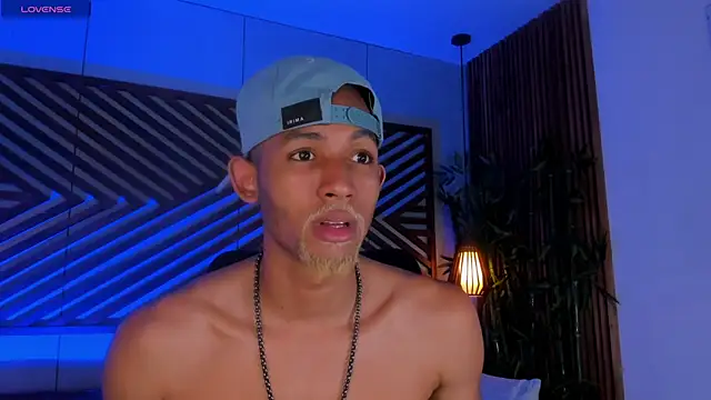 Snapshot of B_Wild chatting on 09/16/25, 03:18 B Wild online show from 09/16/25, 03:18