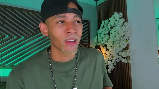 Snapshot of B_Wild chatting on 09/20/25, 04:02 B Wild online show from 09/20/25, 04:02