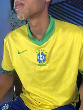 Snapshot of B_Wild chatting on 10/05/25, 03:38 B Wild online show from 10/05/25, 03:38