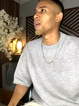 Snapshot of B_Wild chatting on 10/10/25, 03:27 B Wild online show from 10/10/25, 03:27