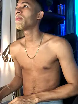 Snapshot of B_Wild chatting on 10/12/25, 04:00 B Wild online show from 10/12/25, 04:00