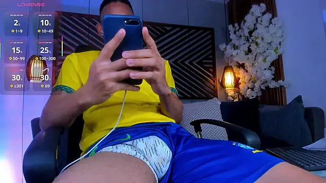 Snapshot of B_Wild chatting on 10/14/25, 03:51 B Wild online show from 10/14/25, 03:51