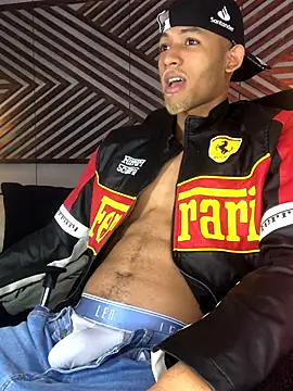 Snapshot of B_Wild chatting on 10/23/25, 04:12 B Wild online show from 10/23/25, 04:12