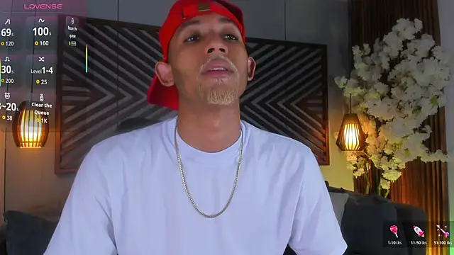 Snapshot of B_Wild chatting on 10/24/25, 03:36 B Wild online show from 10/24/25, 03:36