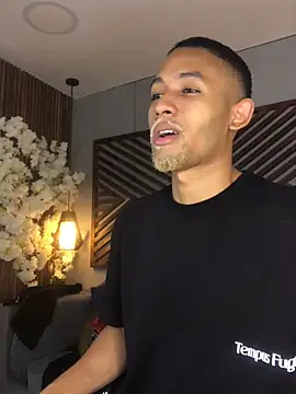 Snapshot of B_Wild chatting on 10/26/25, 04:07 B Wild online show from 10/26/25, 04:07