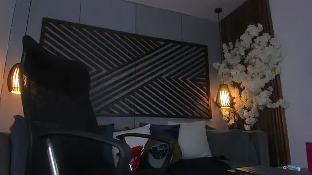 Snapshot of B_Wild chatting on 10/28/25, 04:05 B Wild online show from 10/28/25, 04:05