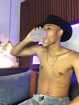 Snapshot of B_Wild chatting on 11/04/25, 04:00 B Wild online show from 11/04/25, 04:00