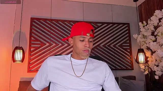 Snapshot of B_Wild chatting on 11/05/25, 03:39 B Wild online show from 11/05/25, 03:39