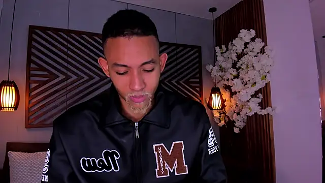 Snapshot of B_Wild chatting on 11/11/25, 03:39 B Wild online show from 11/11/25, 03:39