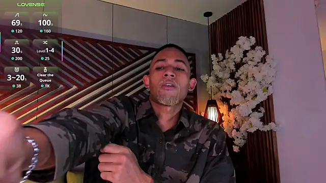 Snapshot of B_Wild chatting on 11/16/25, 04:51 B Wild online show from 11/16/25, 04:51