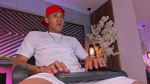 Snapshot of B_Wild chatting on 11/23/25, 03:50 B Wild online show from 11/23/25, 03:50