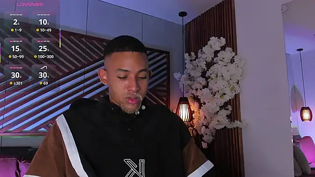 Snapshot of B_Wild chatting on 11/27/25, 03:52 B Wild online show from 11/27/25, 03:52