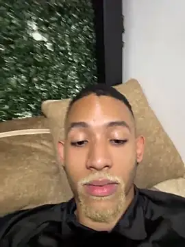 Snapshot of B_Wild chatting on 11/30/25, 02:37 B Wild online show from 11/30/25, 02:37