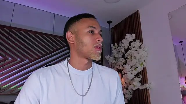 Snapshot of B_Wild chatting on 12/14/25, 03:45 B Wild online show from 12/14/25, 03:45